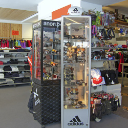 Hochwertige Sportbekleidung im Skiworld-Shop, Obertauern & Turracher Höhe