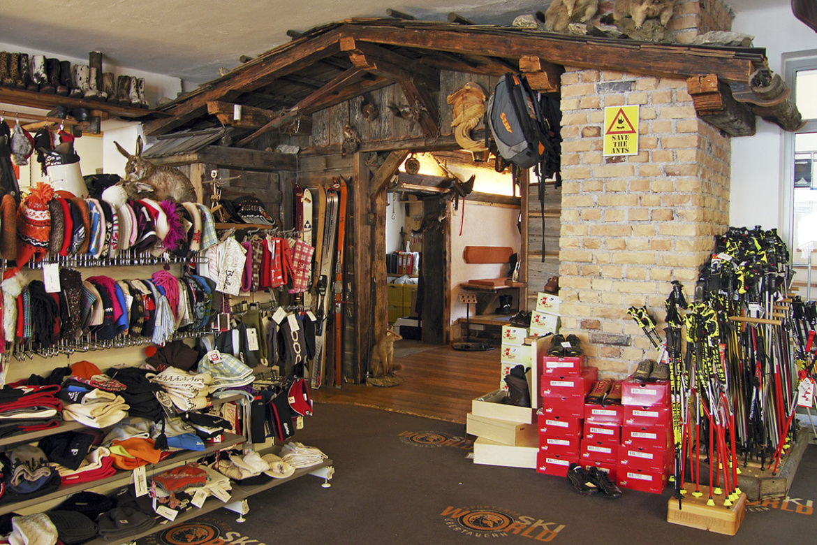 Hochwertige Sportbekleidung im Skiworld-Shop, Obertauern & Turracher Höhe